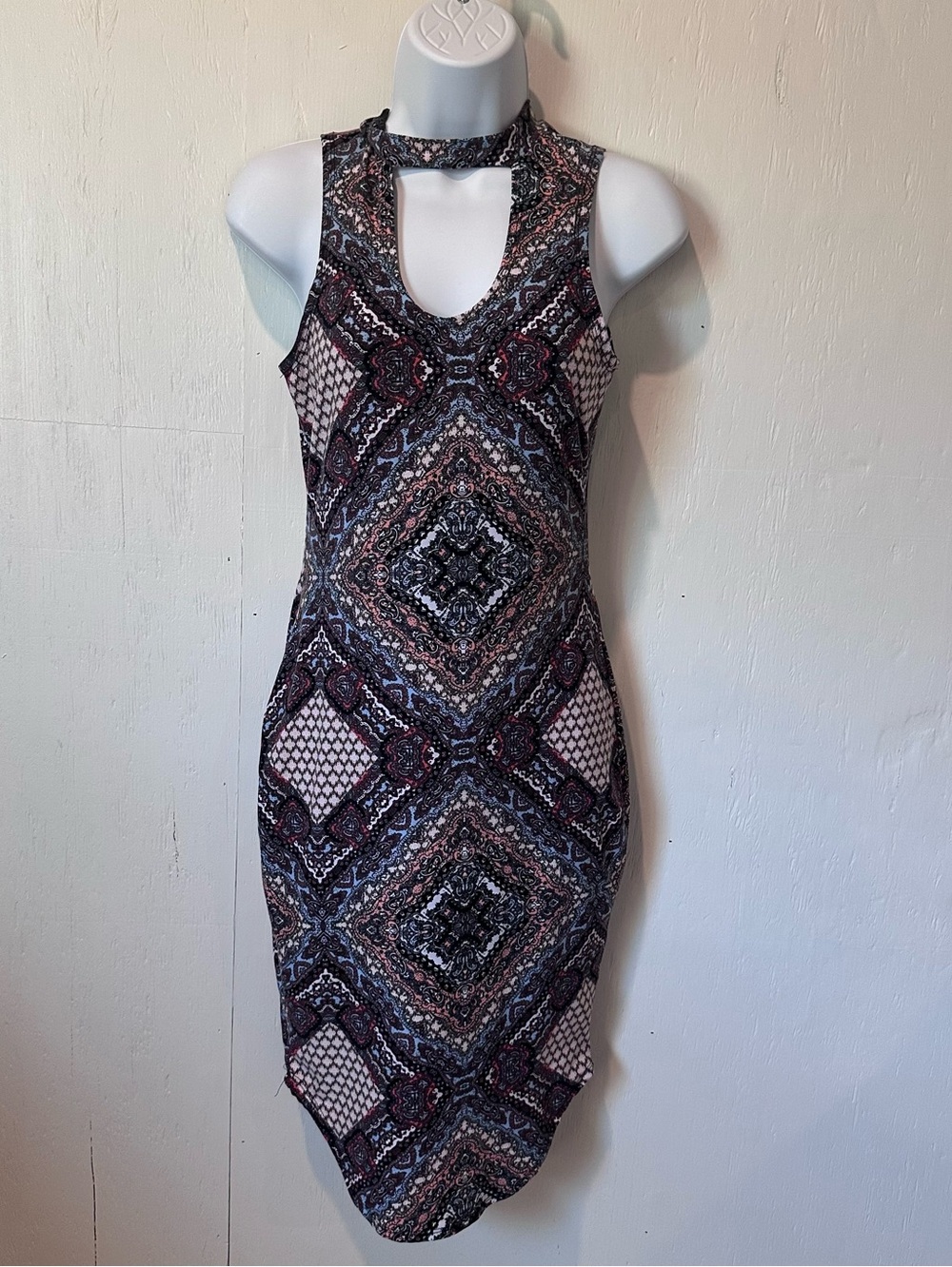 Rue21 Sleeveless Keyhole Midi Dress in Black and Pink